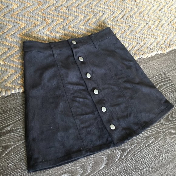 Olivaceous | Faux Suede Mini Skirt (S) - Picture 2 of 4